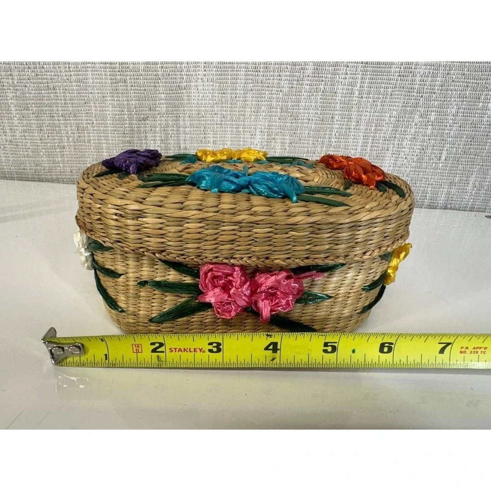 Vintage Nassau Bahamas Woven Straw Trinket Box Raffia Floral Embroidery 036(101)